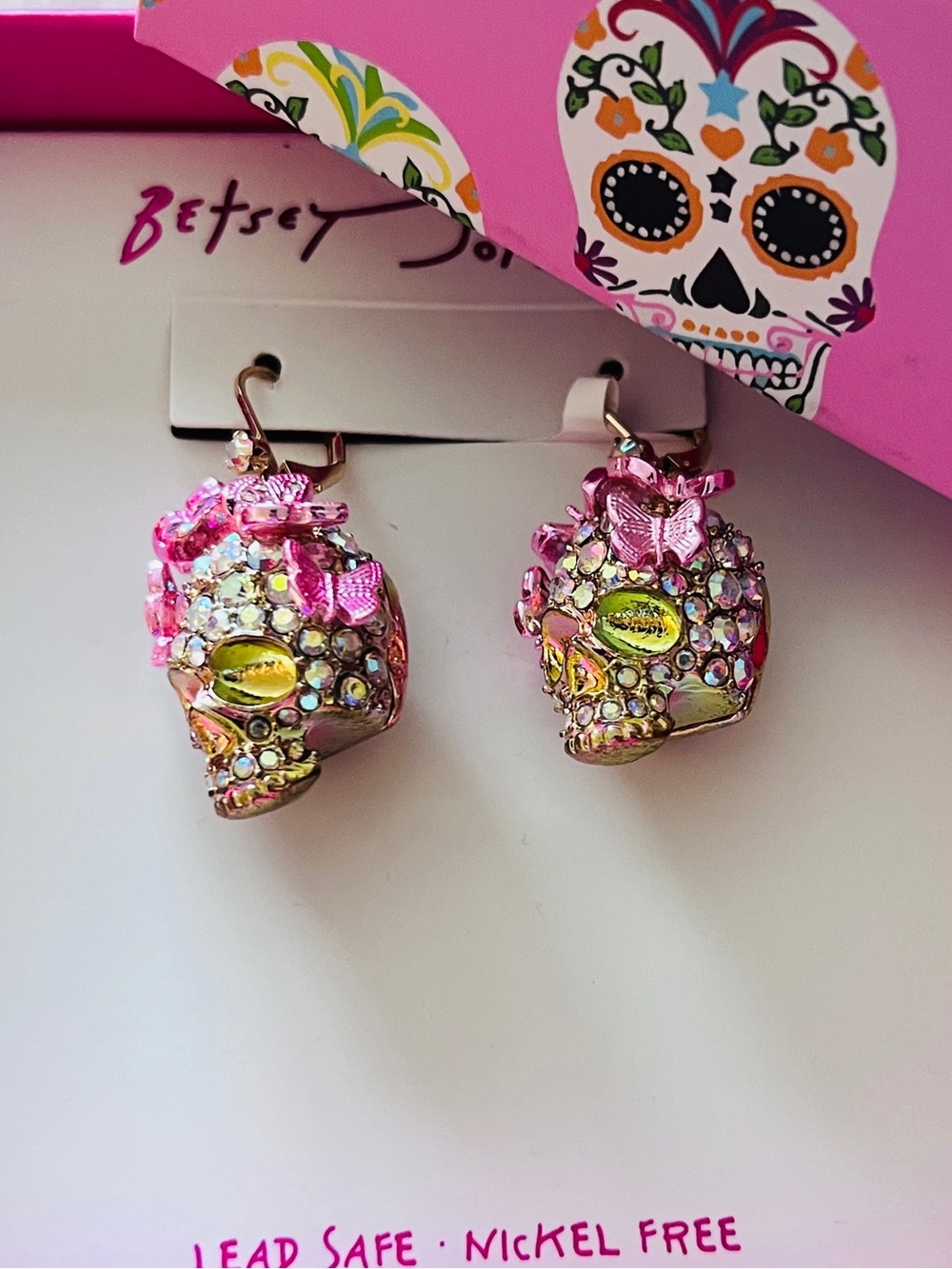 BETSEY JOHNSON BUTTERFLY SKULL LEVER BACK EARRING PINK NIB